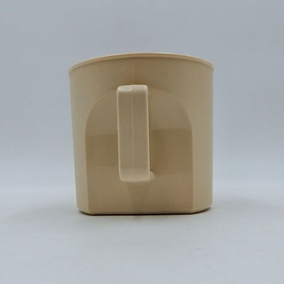 Tupperware Almond Gold Creamer #1414-4 Push Seal Top Pitcher Kitchenware - Picture 4 of 12
